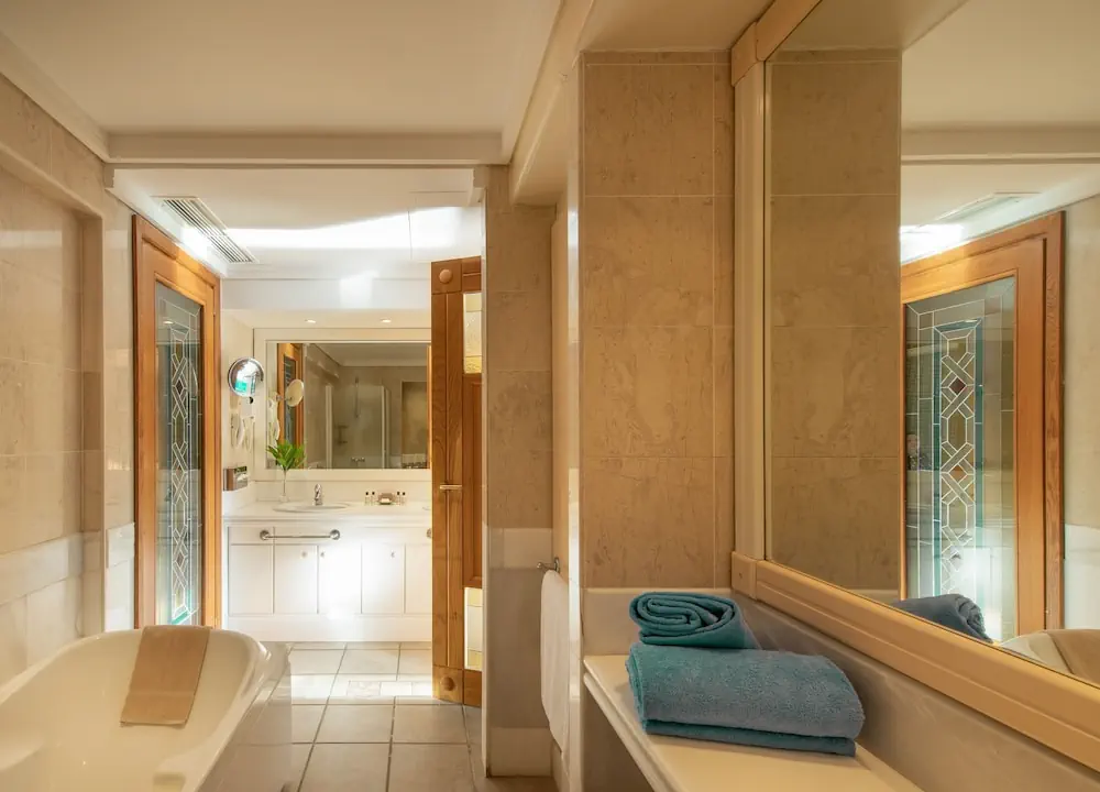 HOTEL: Mitsis Royal Mare