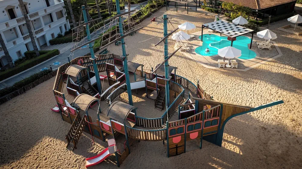 HOTEL: Mitsis Royal Mare