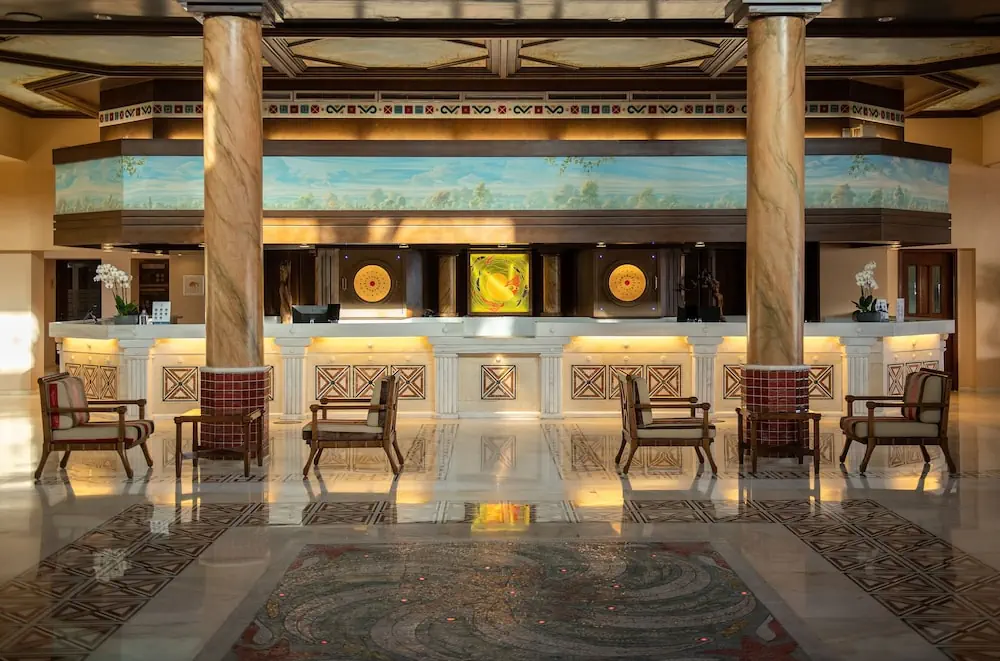HOTEL: Mitsis Royal Mare