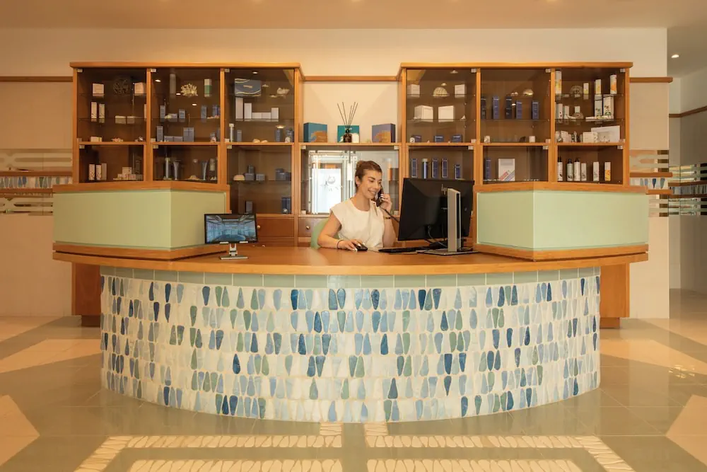 HOTEL: Mitsis Royal Mare