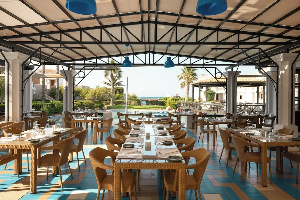 HOTEL: Mitsis Royal Mare