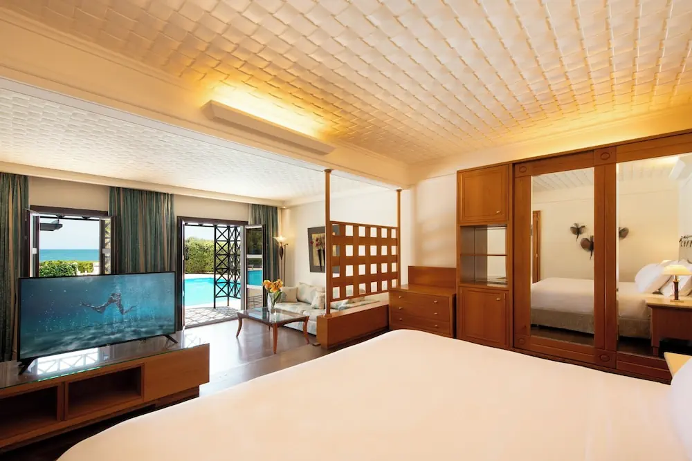 HOTEL: Mitsis Royal Mare