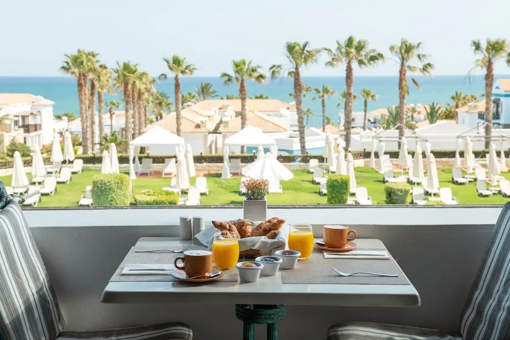 HOTEL: Mitsis Royal Mare