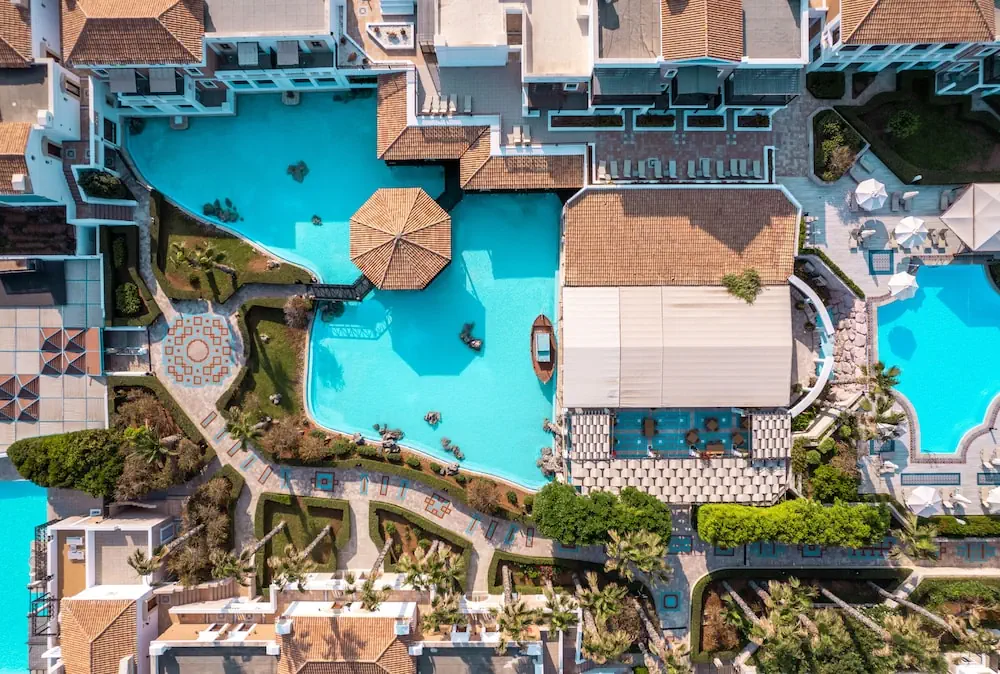 HOTEL: Mitsis Royal Mare