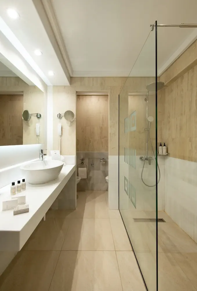 HOTEL: Mitsis Royal Mare