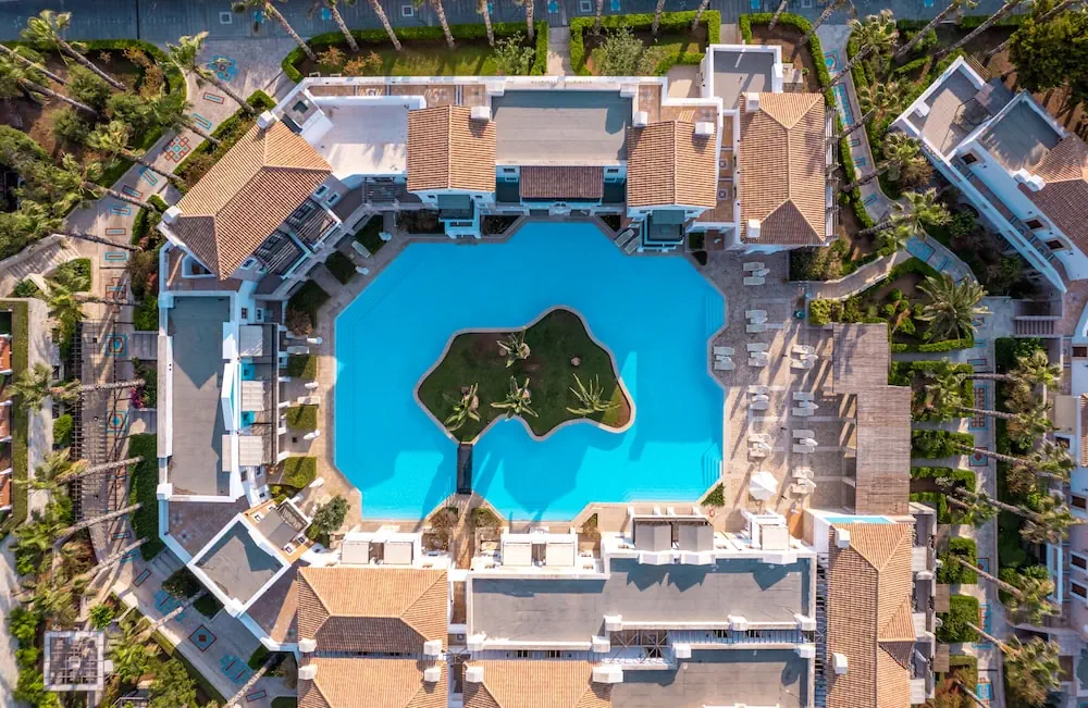 HOTEL: Mitsis Royal Mare