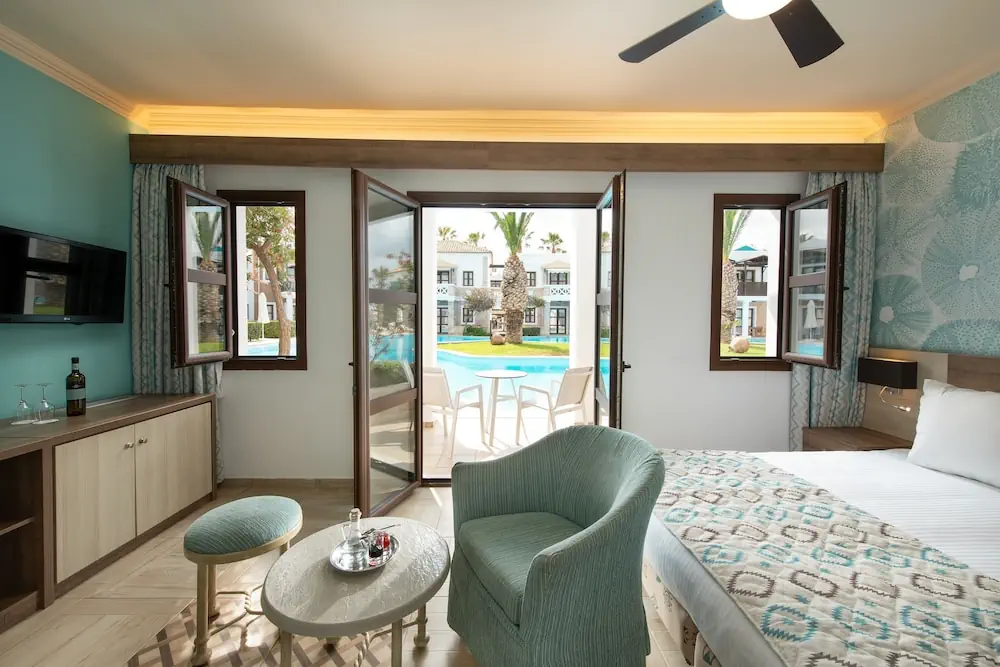 HOTEL: Mitsis Royal Mare