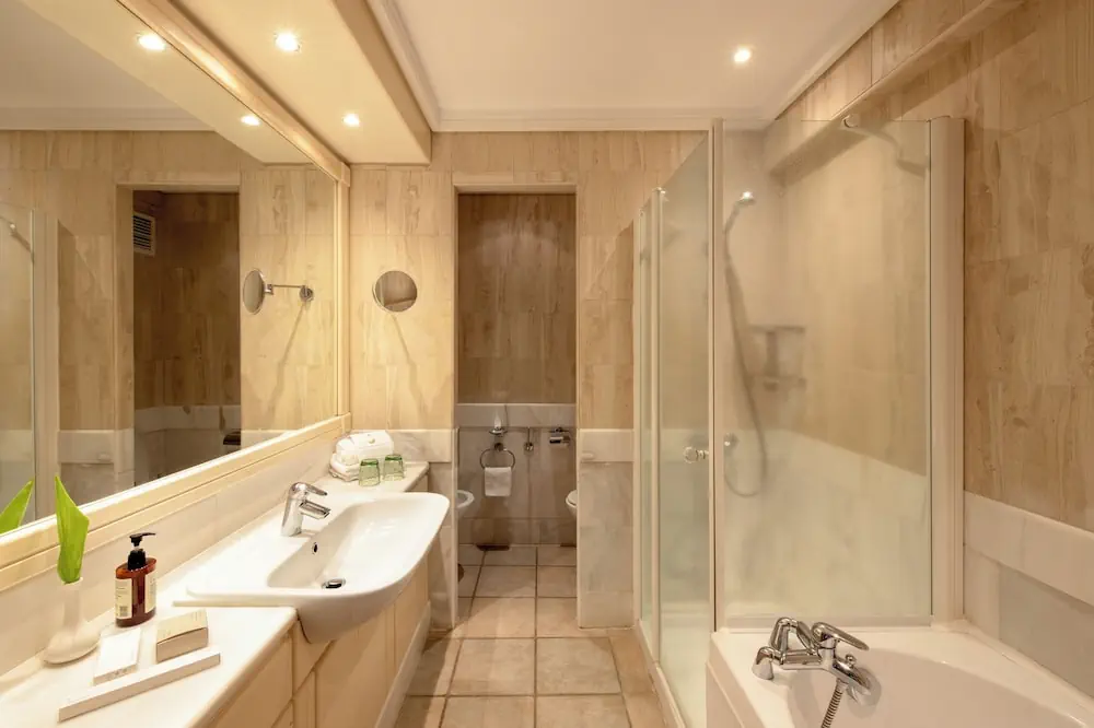 HOTEL: Mitsis Royal Mare
