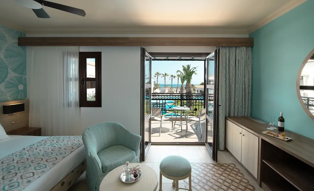 HOTEL: Mitsis Royal Mare