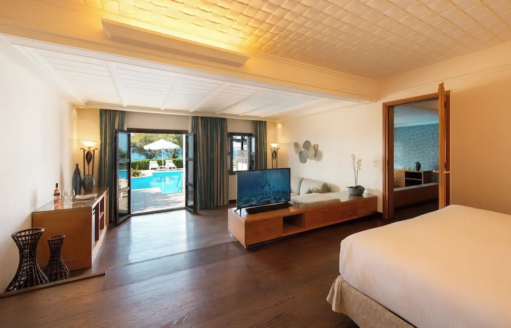 HOTEL: Mitsis Royal Mare