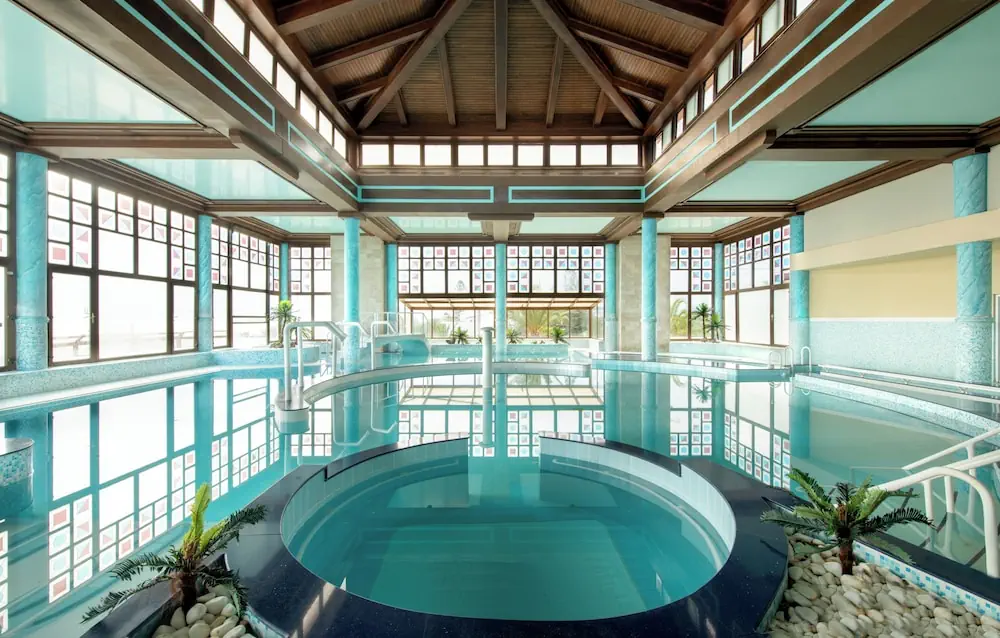 HOTEL: Mitsis Royal Mare