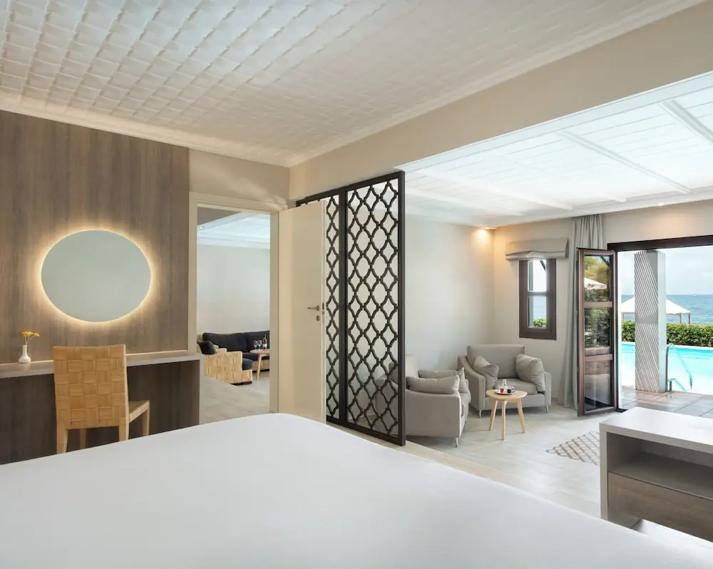 HOTEL: Mitsis Royal Mare