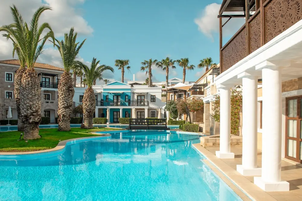 HOTEL: Mitsis Royal Mare