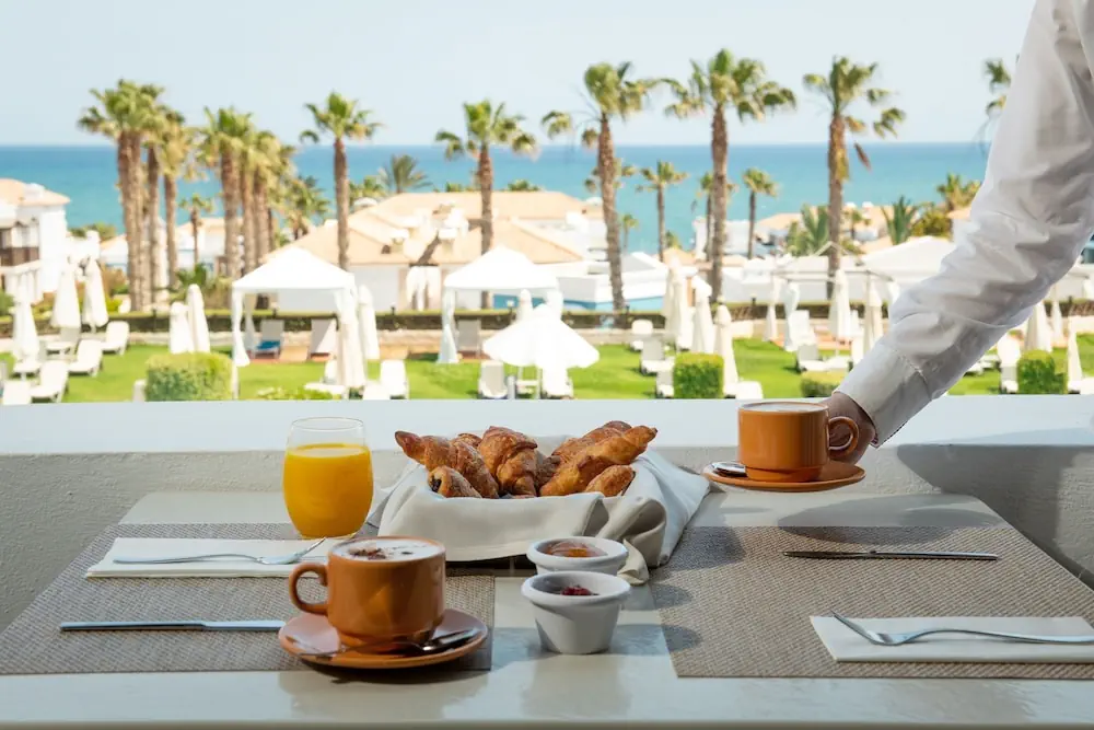 HOTEL: Mitsis Royal Mare