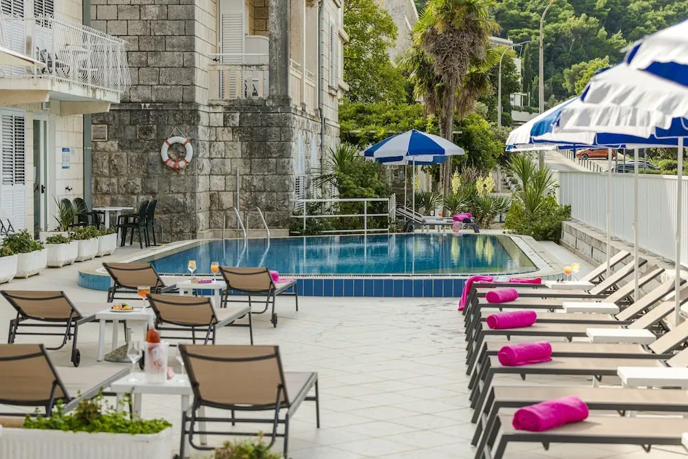 HOTEL: Hotel Komodor