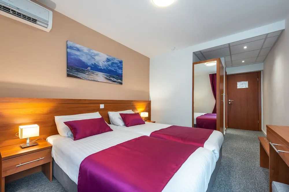 HOTEL: Hotel Komodor