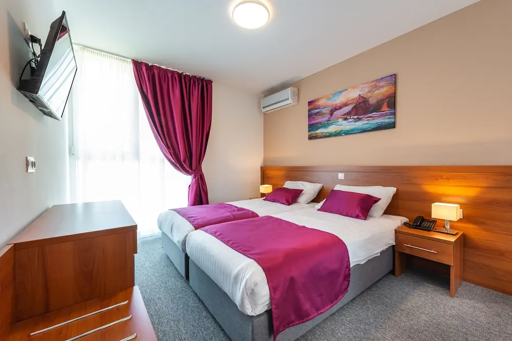 HOTEL: Hotel Komodor