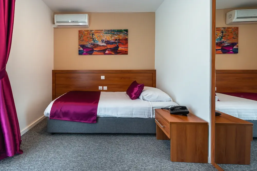 HOTEL: Hotel Komodor