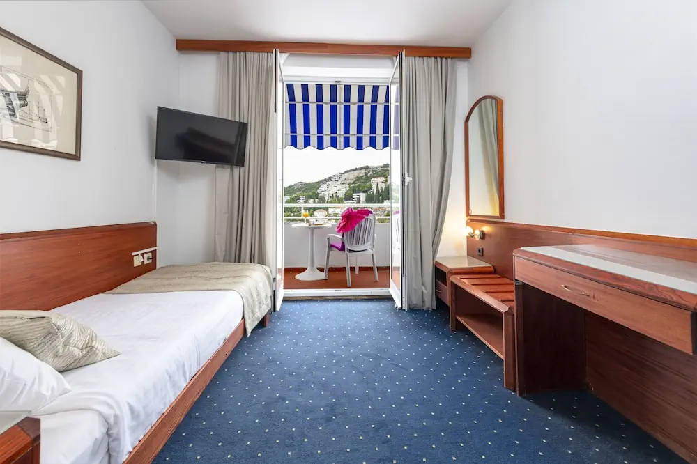 HOTEL: Hotel Komodor