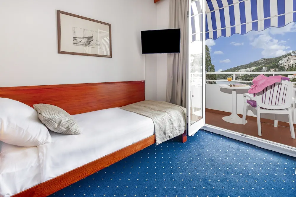 HOTEL: Hotel Komodor