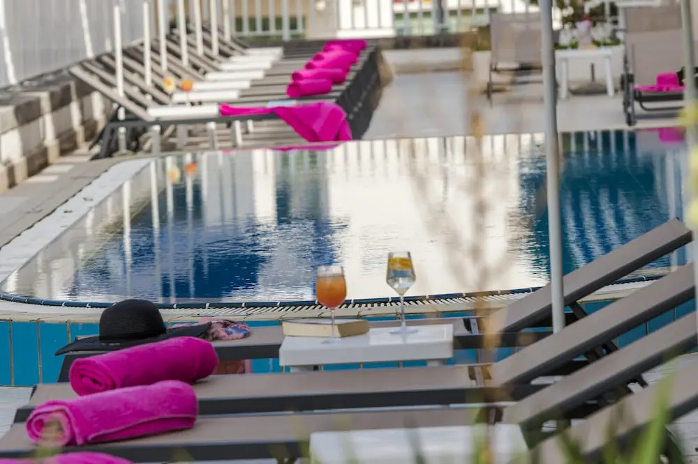 HOTEL: Hotel Komodor