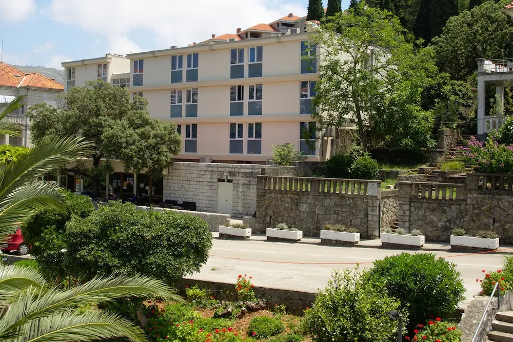 HOTEL: Hotel Komodor