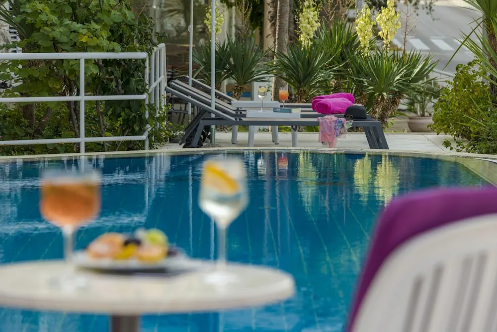 HOTEL: Hotel Komodor