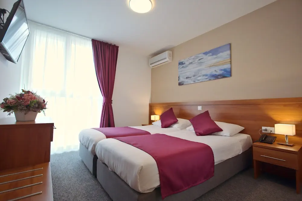HOTEL: Hotel Komodor