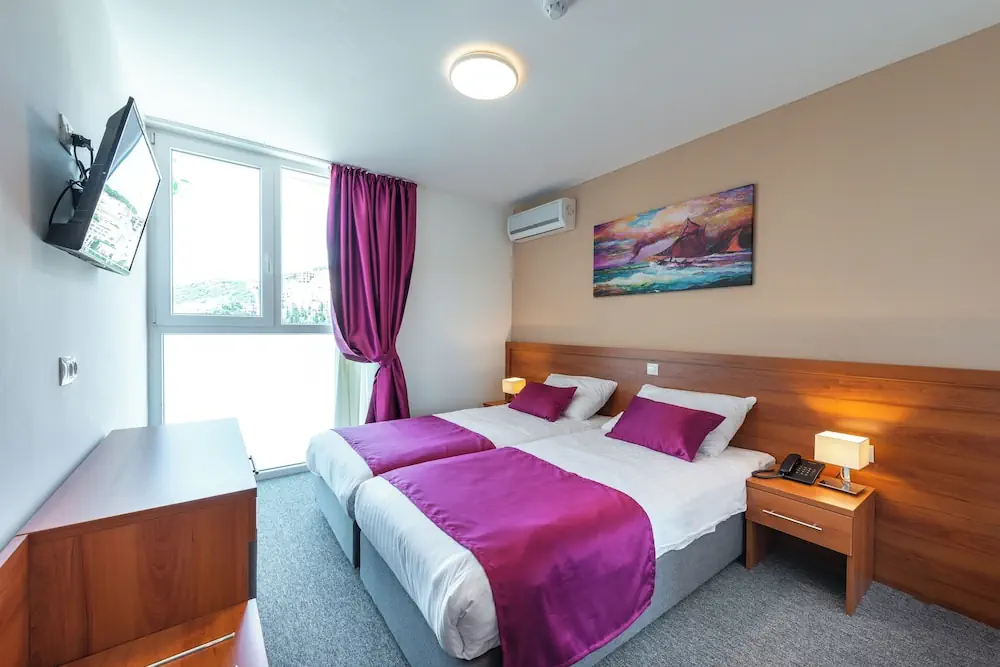 HOTEL: Hotel Komodor