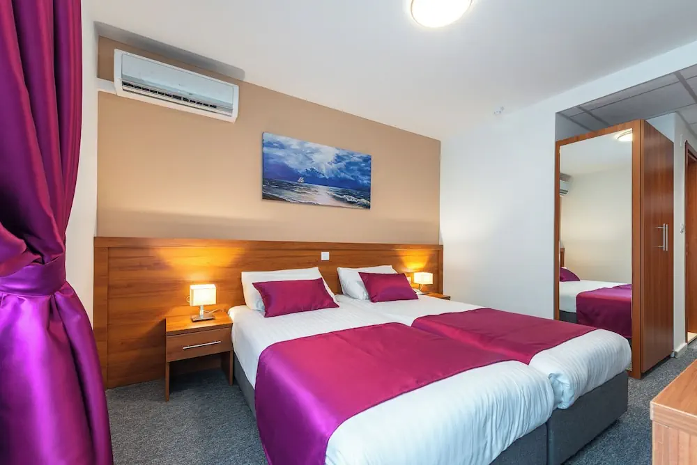 HOTEL: Hotel Komodor