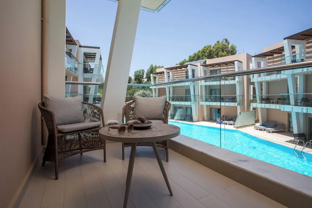 HOTEL: Eden Roc Resort Hotel