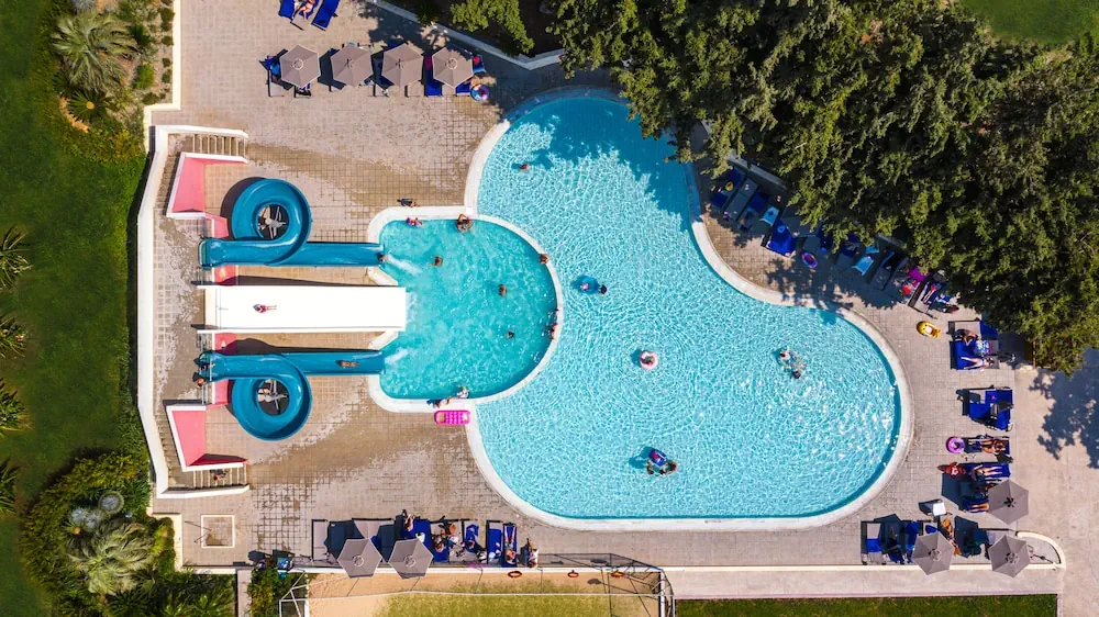 HOTEL: Eden Roc Resort Hotel