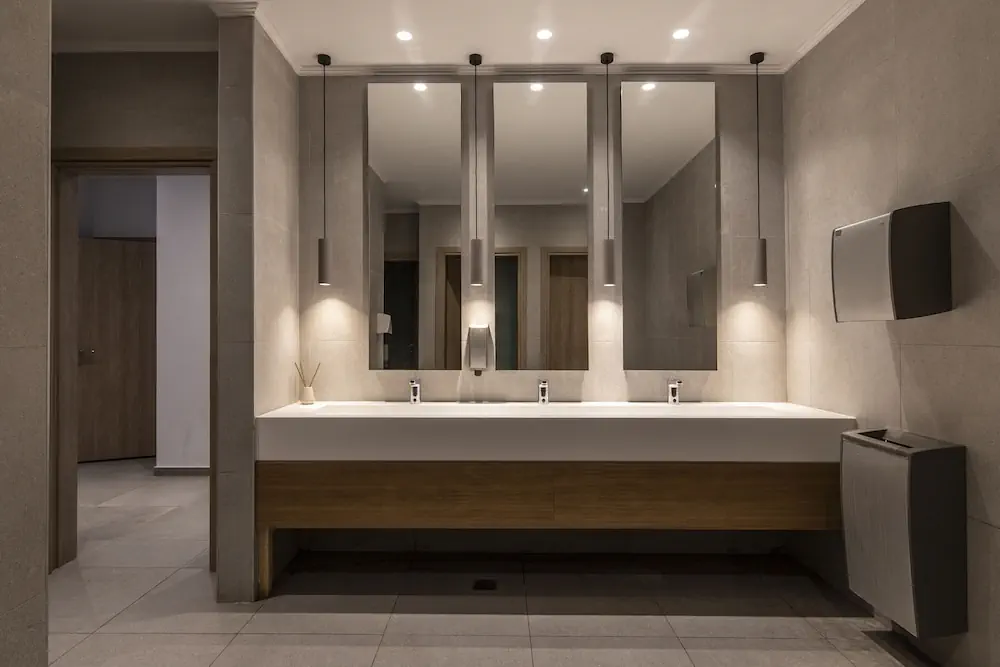 HOTEL: Eden Roc Resort Hotel