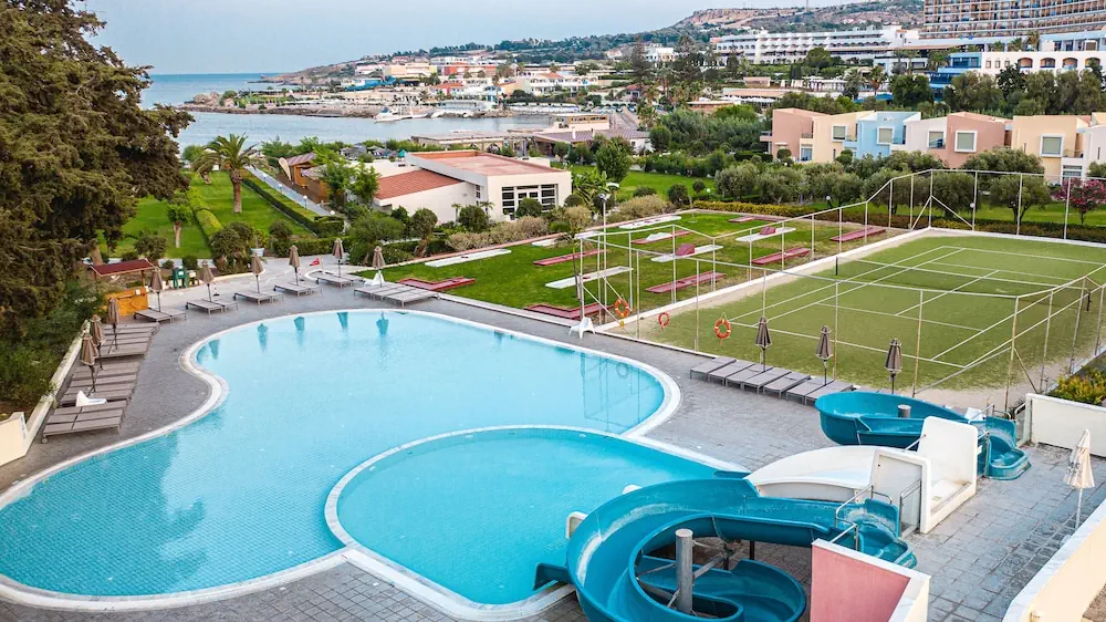 HOTEL: Eden Roc Resort Hotel