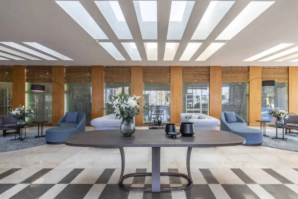 HOTEL: Eden Roc Resort Hotel