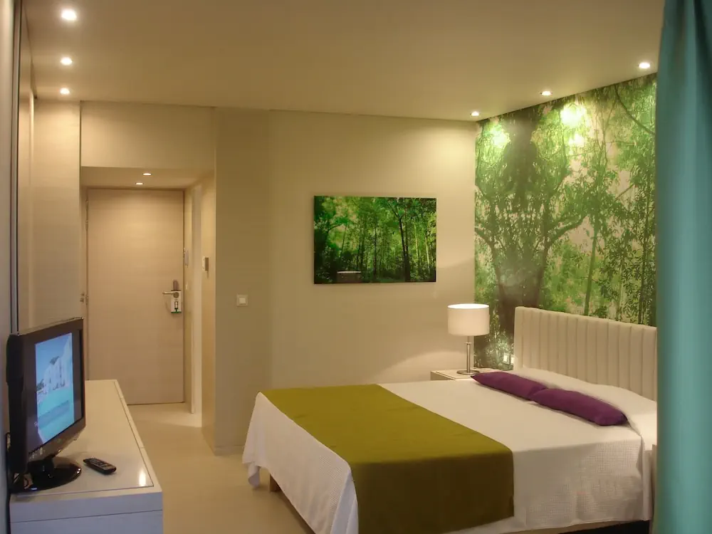 HOTEL: Eden Roc Resort Hotel
