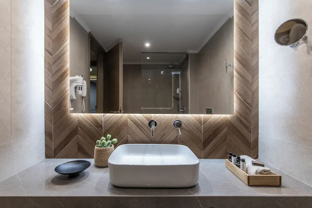 HOTEL: Eden Roc Resort Hotel