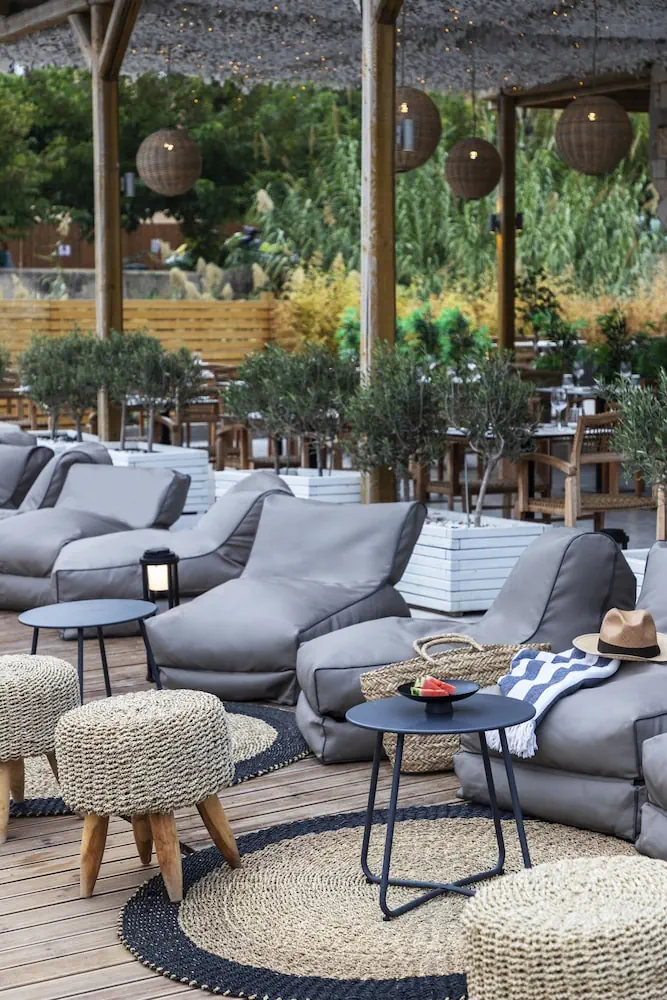 HOTEL: Eden Roc Resort Hotel