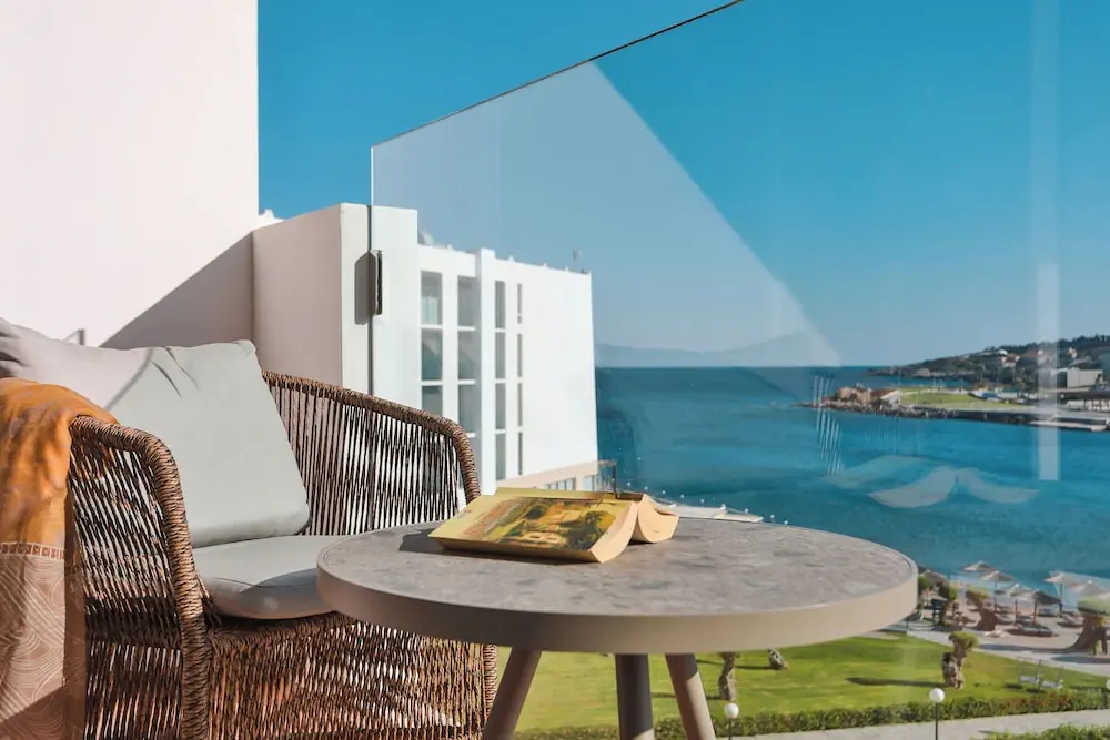HOTEL: Eden Roc Resort Hotel