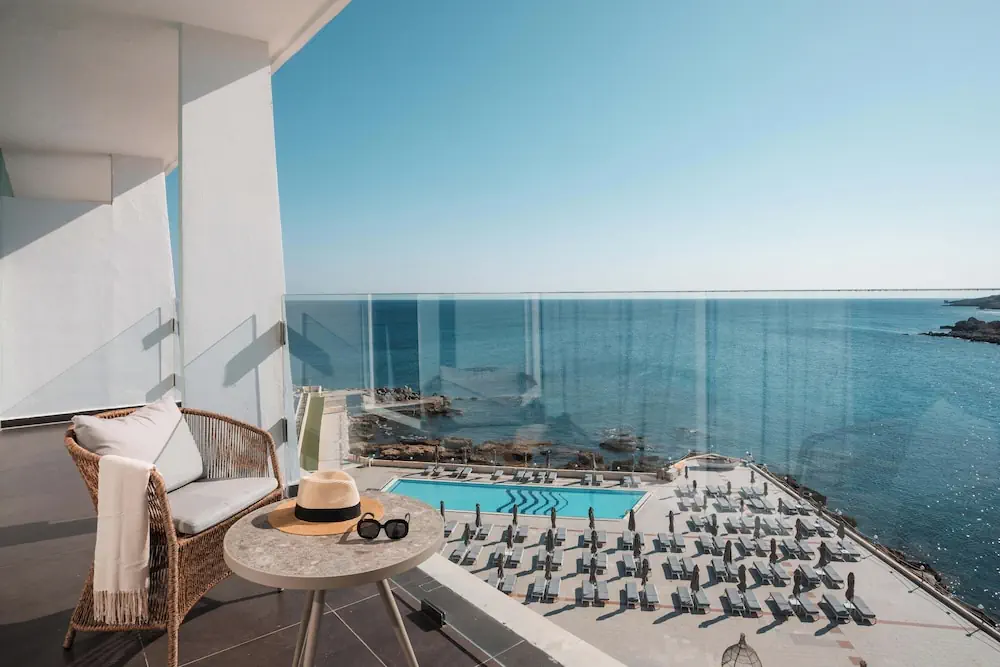 HOTEL: Eden Roc Resort Hotel