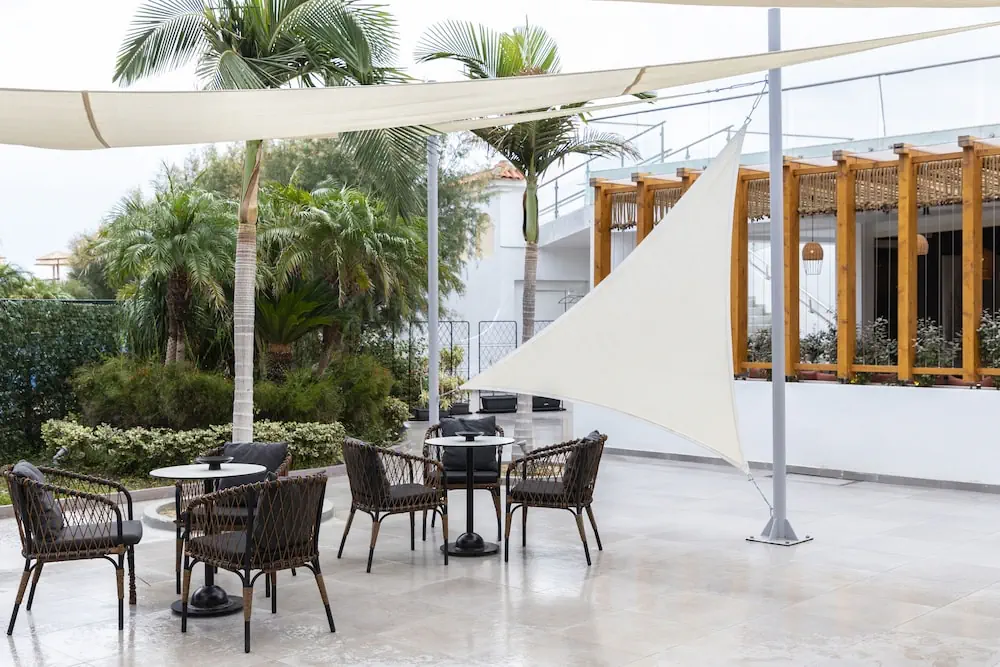 HOTEL: Eden Roc Resort Hotel