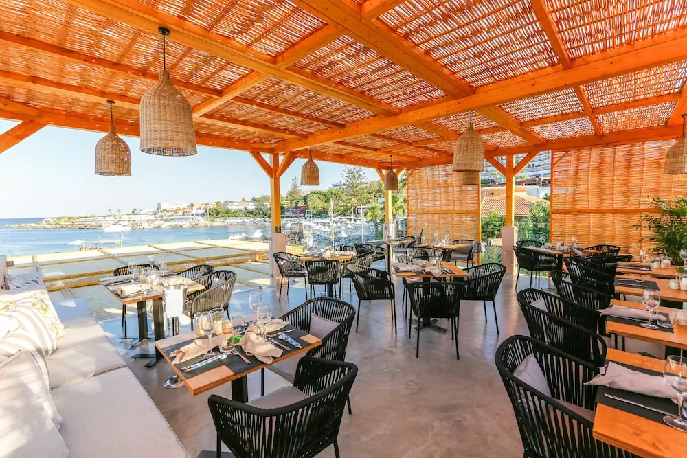 HOTEL: Eden Roc Resort Hotel