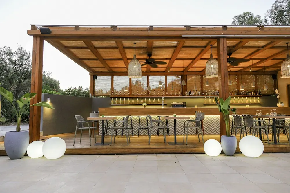 HOTEL: Eden Roc Resort Hotel