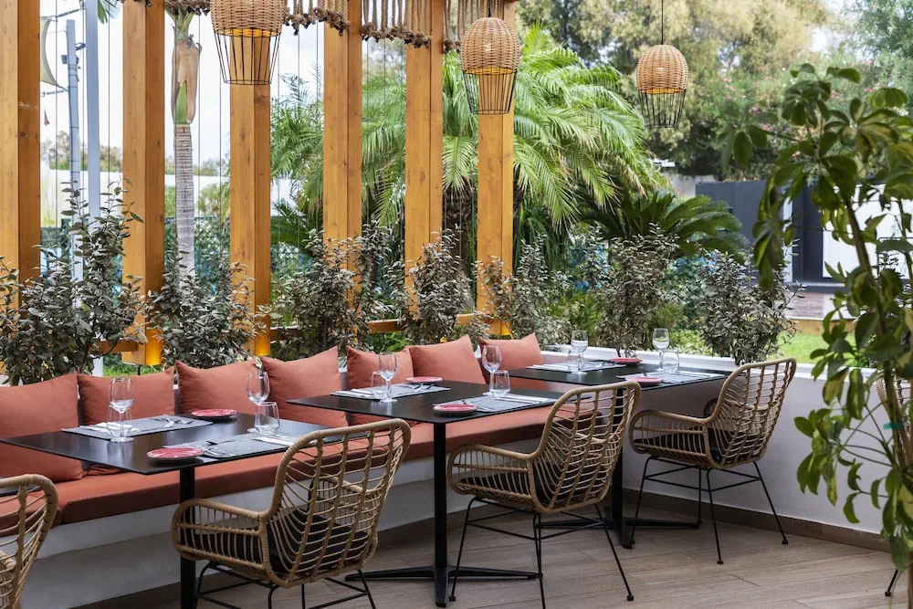 HOTEL: Eden Roc Resort Hotel