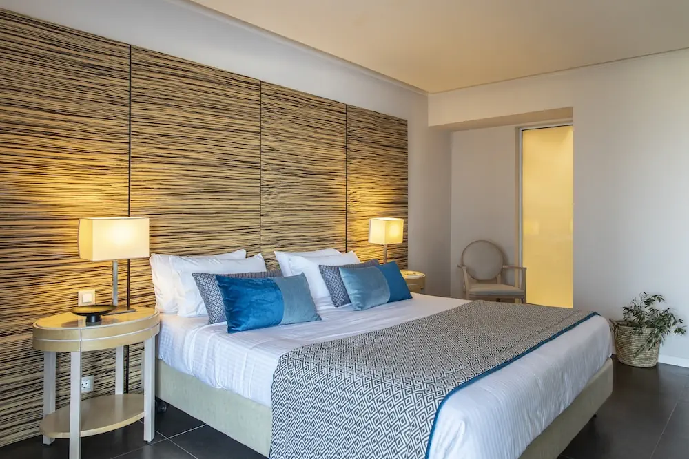 HOTEL: Eden Roc Resort Hotel