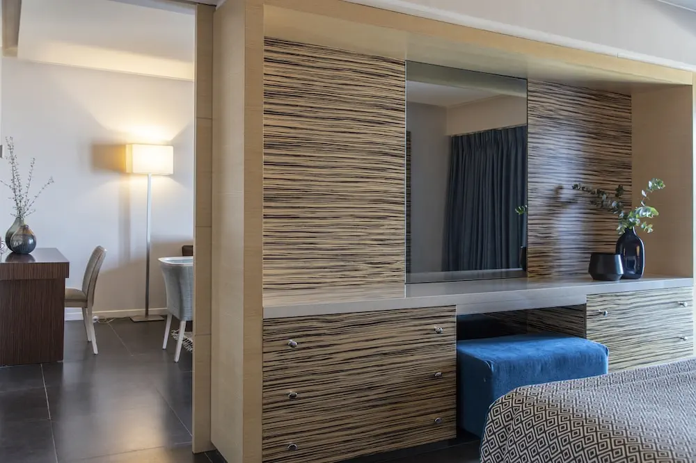 HOTEL: Eden Roc Resort Hotel