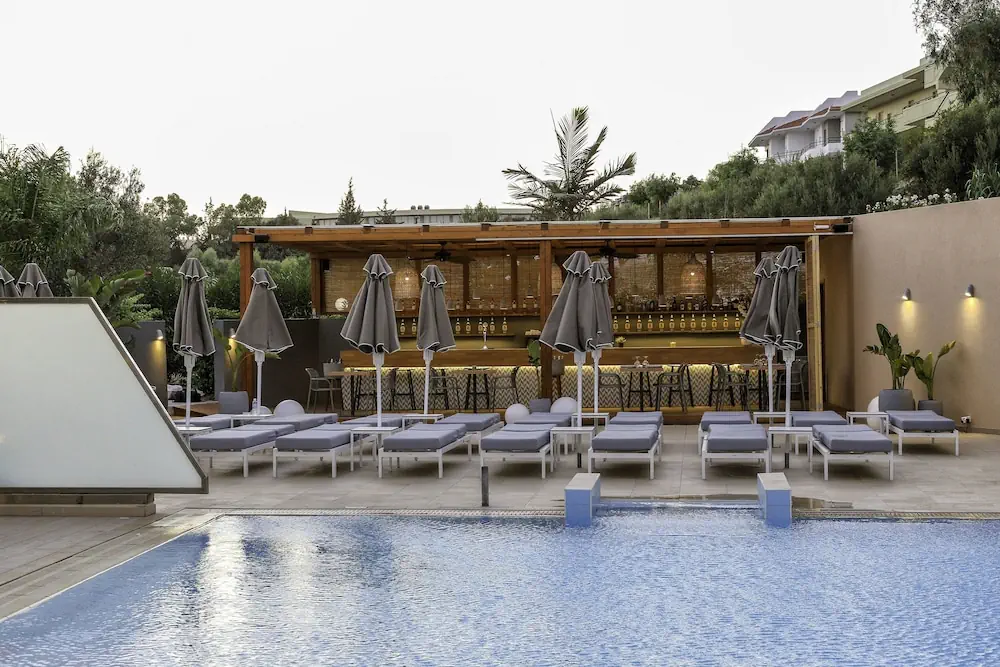 HOTEL: Eden Roc Resort Hotel
