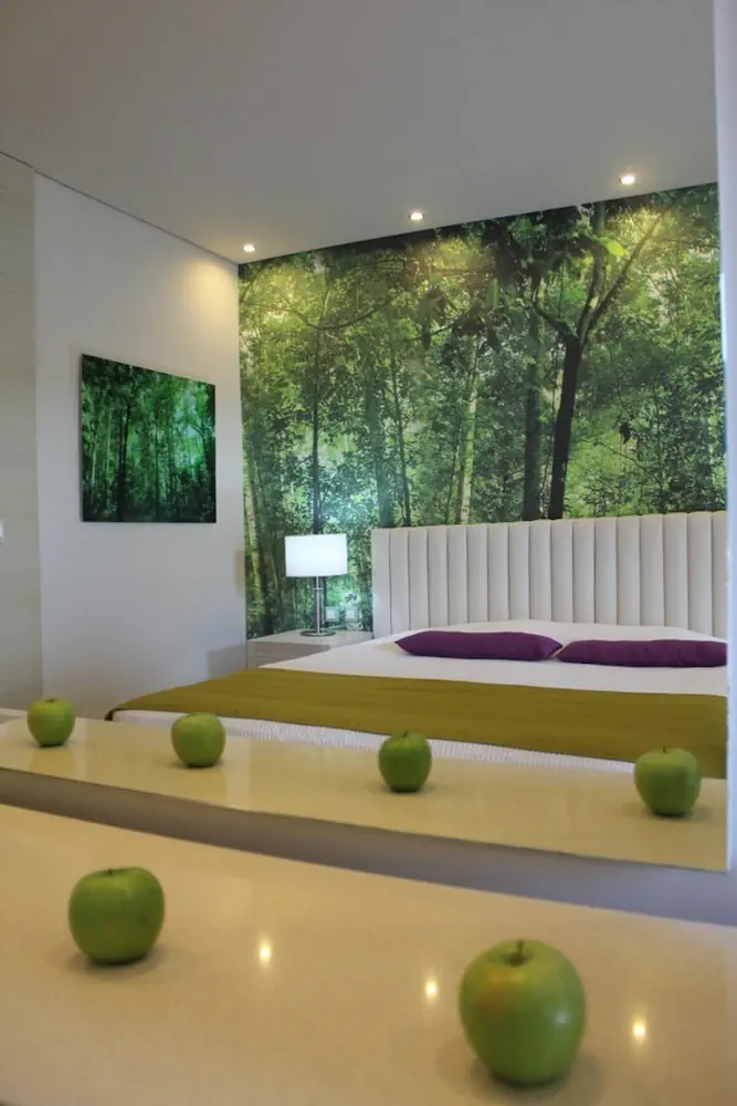 HOTEL: Eden Roc Resort Hotel