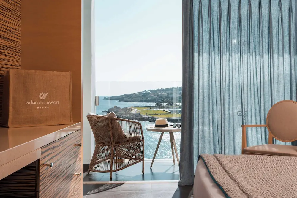 HOTEL: Eden Roc Resort Hotel