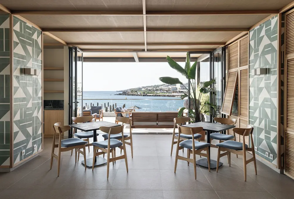 HOTEL: Eden Roc Resort Hotel